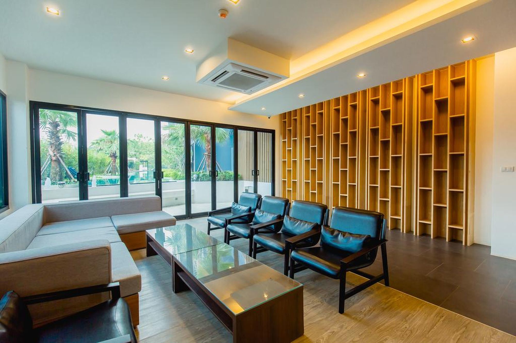 The Aristo By Holy Cow 201 Phuket Exterior foto