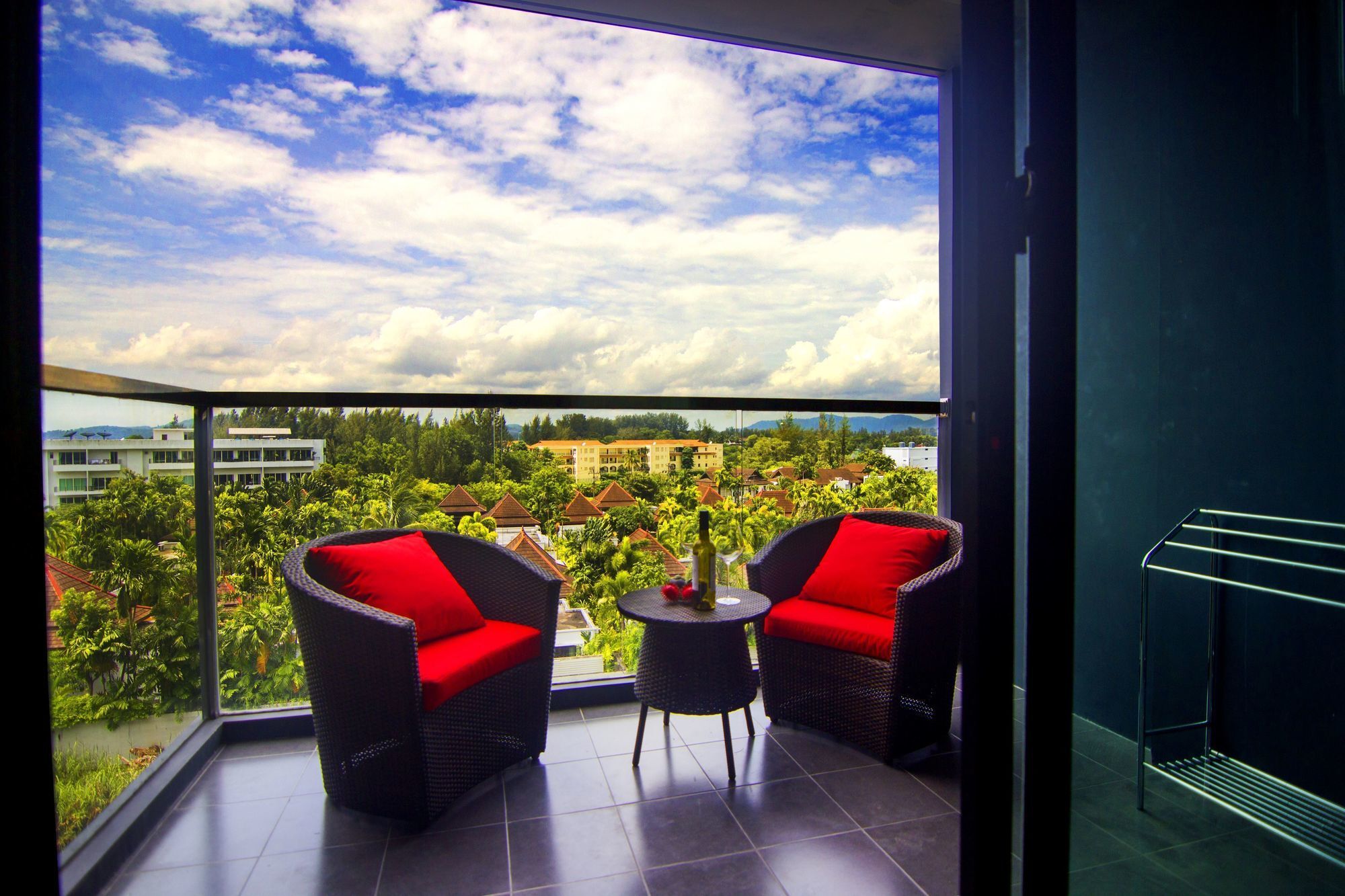 The Aristo By Holy Cow 201 Phuket Exterior foto
