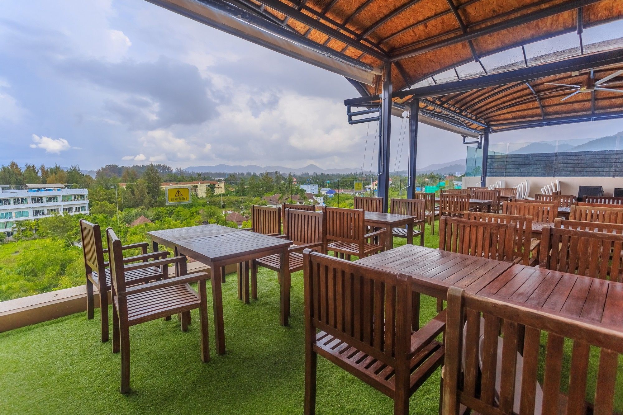 The Aristo By Holy Cow 201 Phuket Exterior foto